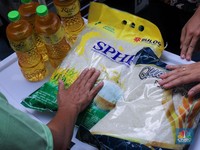 Penampakan Warga Jakarta Berburu Pangan Murah, Harga Beras Jadi Segini