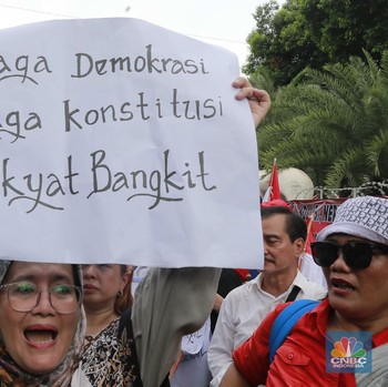 Massa Geruduk Kantor KPU RI, Teriak Tuntut Ini