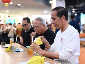 Jokowi Makan Bareng Erick Thohir-Basuki di Mal Manado, Pesan Nugget-Kentang