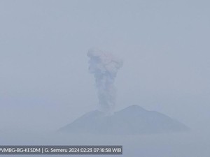 Gunung Semeru Erupsi 2 Kali Pagi Ini: Muntahkan Abu Vulkanik 400-1.000 Meter