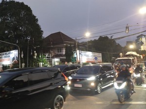 Massa Demo Depan Gedung KPU Bubar, Lalin Jalan HOS Cokroaminoto Macet