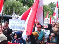 Massa Geruduk Kantor KPU RI, Tuntut Hal Ini