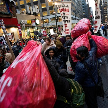 Potret Ribuan Massa Pro Palestina Bawa Sampah - Demo di New York