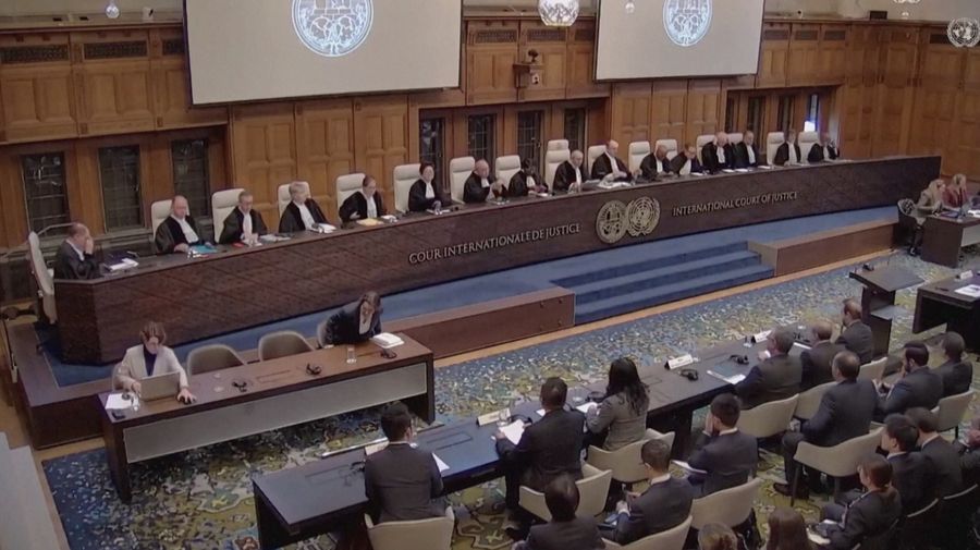 Penasihat hukum Kementerian Luar Negeri China, Ma Xinmin, meminta Mahkamah Internasional (ICJ) untuk memberikan pendapatnya mengenai pendudukan Israel di Wilayah Palestina yang dianggap ilegal di pengadilan di Den Haag, Belanda pada Kamis (22/2/2024). (Tangkapan Layar Video Reuters/INTERNATIONAL COURT OF JUSTICE)