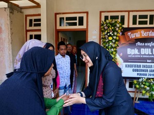 Bupati Ipuk Takziyah ke Almarhum Ketua KPPS Banyuwangi