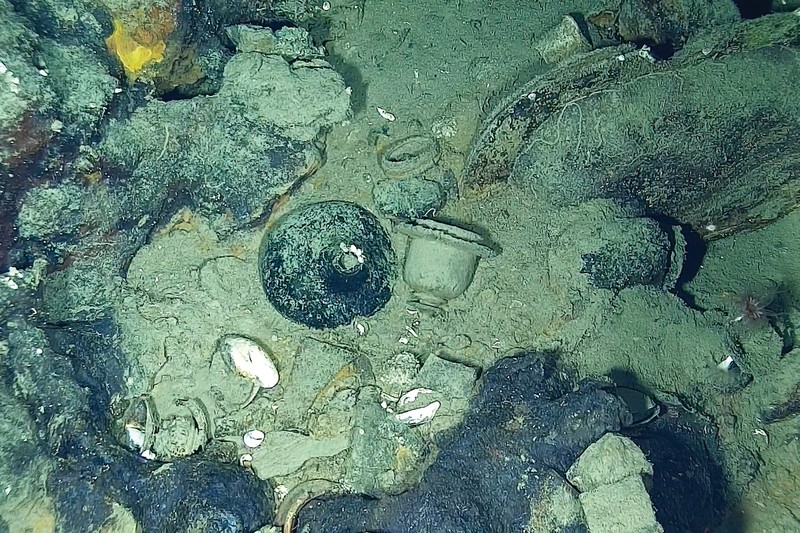 Kapal milik harta karun kapal Spanyol San Jose, tenggelam tahun 1708, tergeletak di dasar laut lepas Cartagena, Kolombia 10 Mei 2022. Kapal milik harta karun kapal Spanyol San Jose, tenggelam tahun 1708, tergeletak di dasar laut lepas Cartagena, Kolombia 10 Mei 2022. (Colombian Army/Handout via REUTERS)