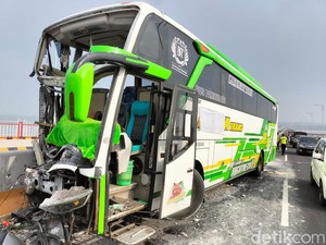 Kecelakaan di Suramadu, Bus Seruduk Truk hingga Sopirnya Tewas