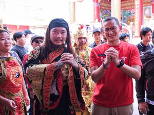 Sandiaga Puji Cap Go Meh di Singkawang, Cuannya Setara Konser Penyanyi Top
