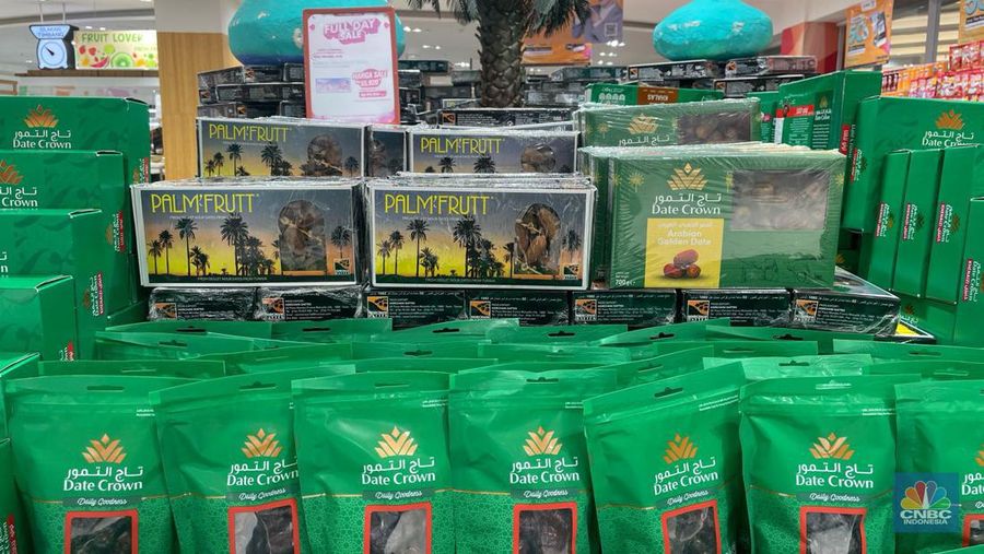 Sejumlah produk kebutuhan menjelang ibadah puasa, Transmart Full Day Sale kembali hadir menawarkan sejumlah promo yang menarik. (CNBC Indonesia/Rindi Salsabilla)