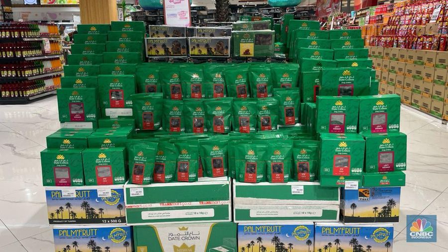 Sejumlah produk kebutuhan menjelang ibadah puasa, Transmart Full Day Sale kembali hadir menawarkan sejumlah promo yang menarik. (CNBC Indonesia/Rindi Salsabilla)