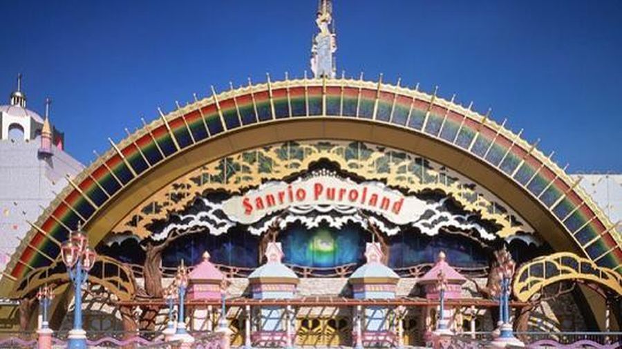 Taman hiburan Sanrio Puroland di Tokyo, Jepang yang menampilkan karakter Hello Kitty ditutup pada hari Sabtu (24/2/2024) karena adanya email