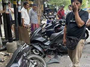 Ambulansnya Disebut Tabrak 5 Motor, Ini Kata Partai Demokrat Surabaya