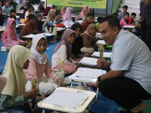 Bupati Blora Puji Anak SD Ikut Lomba Menggambar Angkat Isu Lingkungan