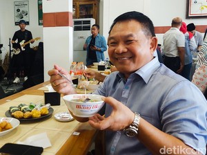Kala Jenderal Dudung Pilih Jadi Pedagang Bakso di Cimahi Usai Pensiun