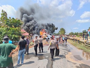 Mobil Tangki Angkut BBM Meledak di Dumai, Ini Kata Pertamina