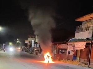 Motor Anggota Geng Motor Mau Tawuran Bawa Sajam di Medan Dibakar Warga
