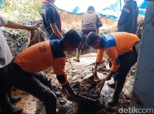 Dua Rumah di Lereng Gunung Bromo Tertimpa Longsoran Tebing
