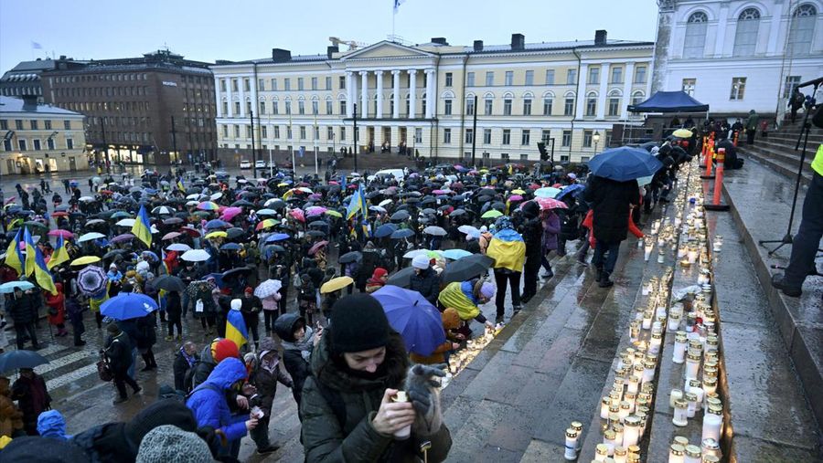 A woman reacts as she visits the grave of her relative, a killed Ukrainian defender, on the day of the second anniversary of Russia's attack on Ukraine, in Lviv, Ukraine February 24, 2024. REUTERS/Pavlo Palamarchuk
