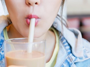 Ginjal Remaja 18 Tahun Mengeras gegara Hobi Konsumsi Milk Tea dan Mi Instan