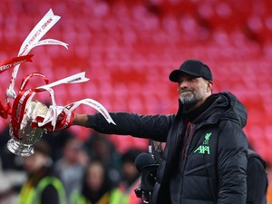 Gary Neville Tak Sabar Lihat Klopp Tinggalkan Liverpool