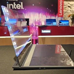 Laptop Tembus Pandang Lenovo Bikin Barcelona Heboh
