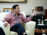 Begini Reaksi Tak Terduga Luhut Usai Nonton Film Agak Laen