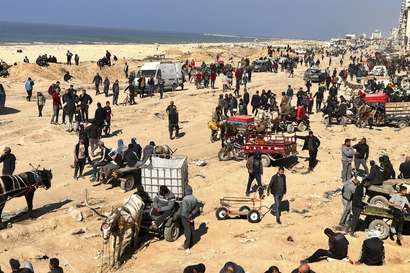 U.S. Air Force drops humanitarian aid for Gaza residents, in this screengrab from a video released on March 5, 2024. US Central Command via X/Handout via REUTERS    THIS IMAGE HAS BEEN SUPPLIED BY A THIRD PARTY