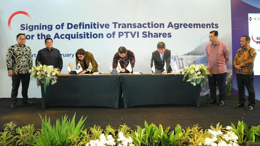 Penandatanganan Perjanjian Definitif Pengambilalihan 14% Saham PT Vale Indonesia Tbk (INCO) oleh MIND ID, Senin (26/02/2024), di Jakarta, disaksikan oleh Menko Marves Luhut Binsar Pandjaitan, Menteri BUMN Erick Thohir, Wakil Menteri BUMN Kartika Wirjoatmodjo, Menteri Investasi/Kepala BKPM Bahlil Lahadalia. (Dok. Kementerian BUMN)