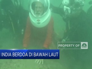  Menyelam ke Bawah Laut, PM India Berdoa di Kuil yang Tenggelam