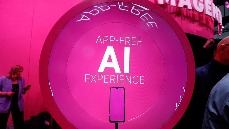 Aplikasi ponsel AI konsep gratis Deutsche Telekom ditampilkan, pada Mobile World Congress (MWC) 2024 di Barcelona, Spanyol 26 Februari 2024. (EUTERS/Albert Gea)