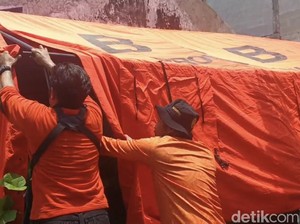 BPBD Gresik Dirikan Tenda Darurat untuk Korban Tanah Ambles di Driyorejo