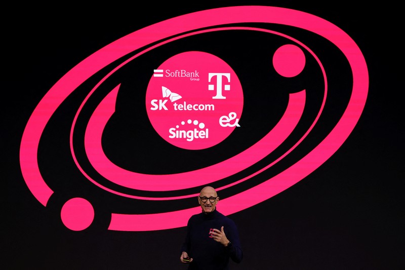 Aplikasi ponsel AI konsep gratis Deutsche Telekom ditampilkan, pada Mobile World Congress (MWC) 2024 di Barcelona, Spanyol 26 Februari 2024. (EUTERS/Albert Gea)