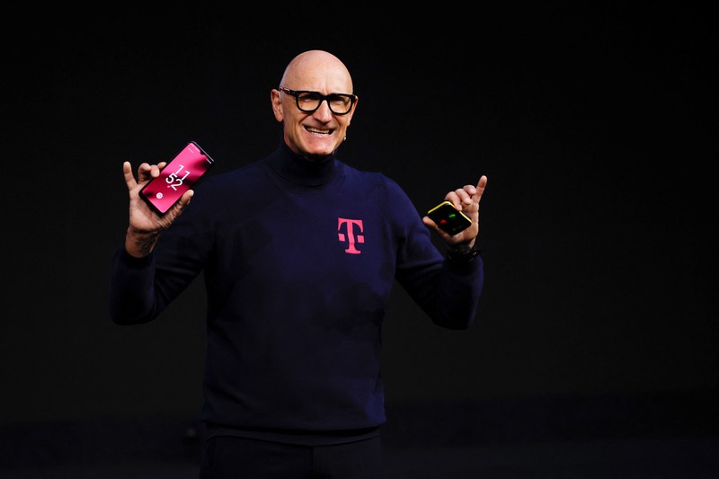 Aplikasi ponsel AI konsep gratis Deutsche Telekom ditampilkan, pada Mobile World Congress (MWC) 2024 di Barcelona, Spanyol 26 Februari 2024. (EUTERS/Albert Gea)
