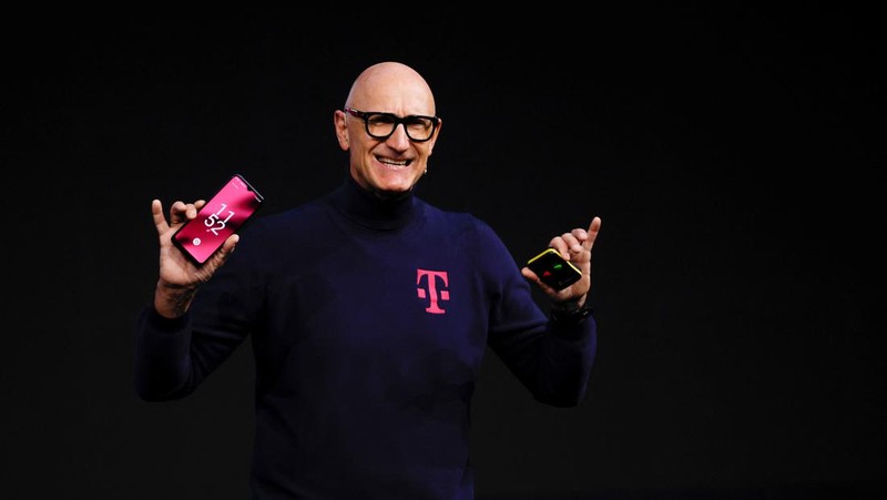 Aplikasi ponsel AI konsep gratis Deutsche Telekom ditampilkan, pada Mobile World Congress (MWC) 2024 di Barcelona, Spanyol 26 Februari 2024. (EUTERS/Albert Gea)