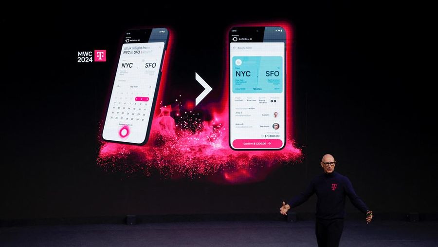 Aplikasi ponsel AI konsep gratis Deutsche Telekom ditampilkan, pada Mobile World Congress (MWC) 2024 di Barcelona, Spanyol 26 Februari 2024. (EUTERS/Albert Gea)