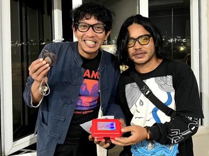 Eks Tukang Servis Hp Banting Setir Jual Headset buat Artis, Cuannya Lumayan!