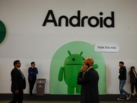Google Hapus Ratusan Aplikasi Kuras Rekening, Cek HP Segera