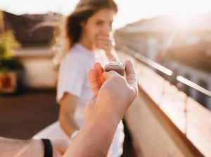 Mau Lamar Kekasih di Bulan Kasih Sayang, 4 Ide Ini Bikin Makin Romantis