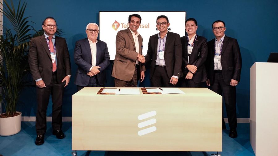 Kolaborasi Telkomsel Bersama Ericsson_1-3 : Telkomsel menjalin kolaborasi strategis bersama Ericsson dalam pemanfaatan Radio Access Network (RAN) Energy Efficiency dan mengeksplorasi teknologi 5G Standalone (SA). Kolaborasi yang terjalin tersebut memungkinkan Telkomsel untuk menghadirkan solusi telekomunikasi yang inovatif, andal, dan ramah lingkungan bagi masyarakat dan industri di Indonesia.