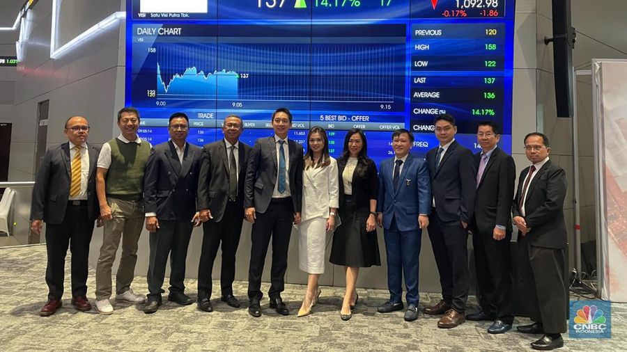 Listing Perdana PT Satu Visi Putra Tbk (VISI). (վ/Romys Binekasri)