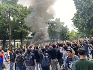 Demo Mahasiswa UP Sempat Ricuh, Jalan Lenteng Agung Macet