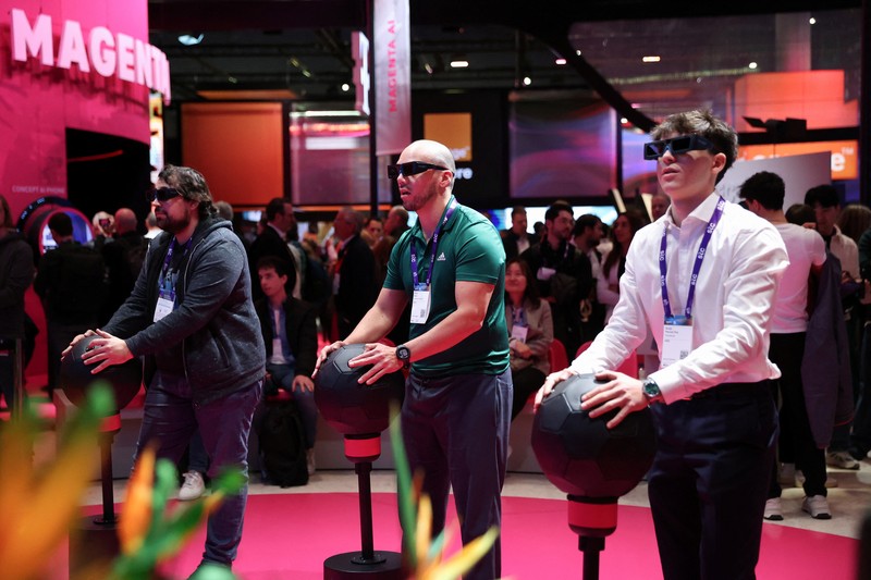 Aplikasi ponsel AI konsep gratis Deutsche Telekom ditampilkan, pada Mobile World Congress (MWC) 2024 di Barcelona, Spanyol 26 Februari 2024. Aplikasi ponsel AI konsep gratis Deutsche Telekom ditampilkan, pada Mobile World Congress (MWC) 2024 di Barcelona, Spanyol 26 Februari 2024. (EUTERS/Albert Gea)