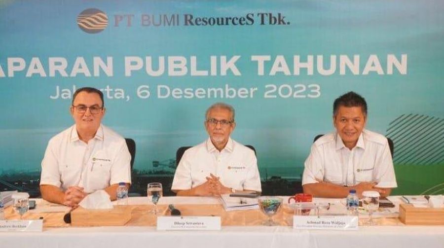 Manajemen PT Bumi Resources Tbk (BUMI), Direktur & Corsec Dileep Srivastava (tengah) memberikan paparan publik 6 Des 2023. (Dok. BUMI Resources)