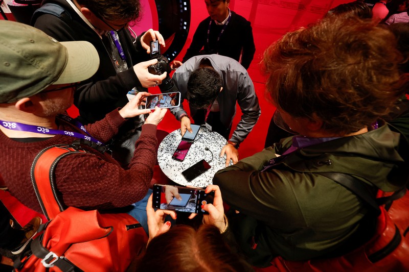 Aplikasi ponsel AI konsep gratis Deutsche Telekom ditampilkan, pada Mobile World Congress (MWC) 2024 di Barcelona, Spanyol 26 Februari 2024. Aplikasi ponsel AI konsep gratis Deutsche Telekom ditampilkan, pada Mobile World Congress (MWC) 2024 di Barcelona, Spanyol 26 Februari 2024. (EUTERS/Albert Gea)