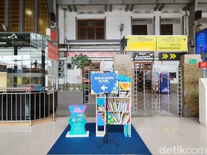Ada Pojok Bacaan di Stasiun Jakarta Kota, Pengguna KRL Bisa Pinjam