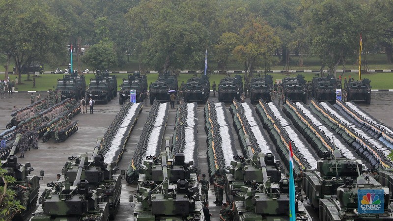 Alat utama sistem persenjataan (alutsista) yang terparkir di Lapangan Depan GOR Ahmad Yani Mabes TNI, Jakarta, (28/2/2024). (CNBC Indonesia/Muhammad Sabki) Alat utama sistem persenjataan (alutsista) yang terparkir di Lapangan Depan GOR Ahmad Yani Mabes TNI, Jakarta, (28/2/2024). (CNBC Indonesia/Muhammad Sabki)