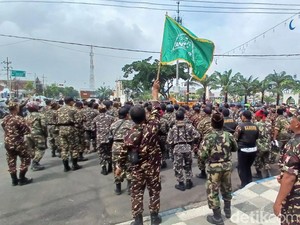 Banser Pasuruan Demo Buntut Wajah Gus Irsyad di Logo Kapiten Dicoret-coret