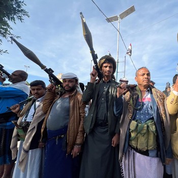 Aksi Bela Palestina, Warga Yaman Menenteng Senjata Sampai Bazooka