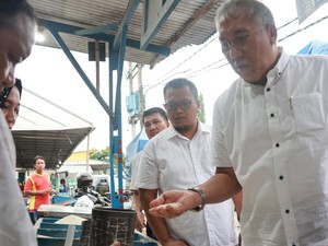 Bulog Gelontorkan Beras SPHP 300 Ton/Hari ke Pasar Johar Karawang