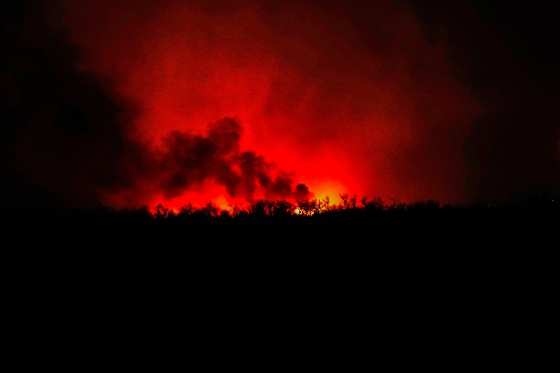 Kebakaran hutan yang memicu evakuasi terjadi di utara Shattuck, Oklahoma, AS, 27 Februari 2024. Kebakaran hutan yang memicu evakuasi terjadi di utara Shattuck, Oklahoma, AS, 27 Februari 2024. (REUTERS/Nick Oxford)